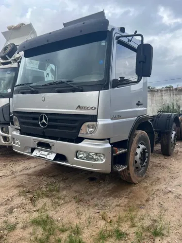 Caminhão Mercedez atego 2425