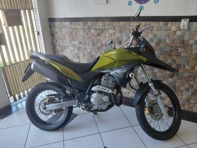 XRE 300. ano/modelo 2012/2012 com 65.000 km.