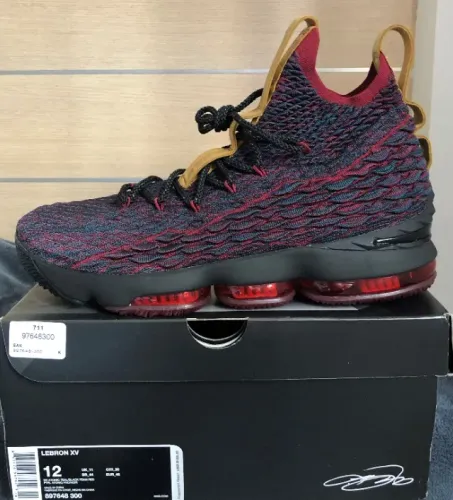 Tênis Nike Lebron XV