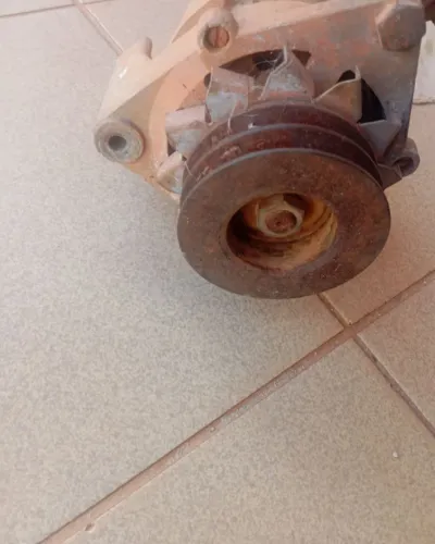 Vende alternador de ônibus retirado de um motor 366