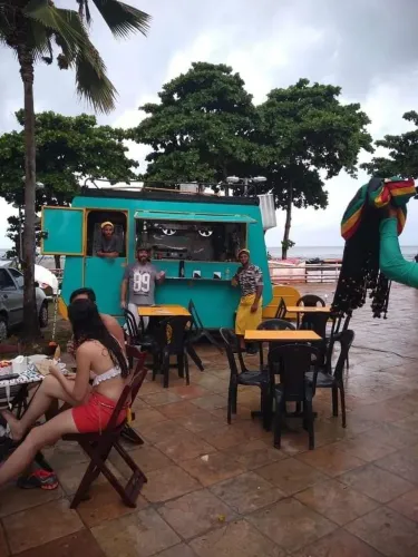 Treiler food truk