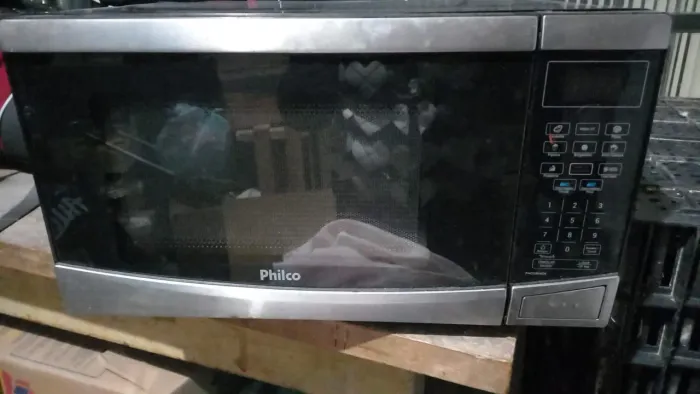 Microondas Philco Preto com Inox 