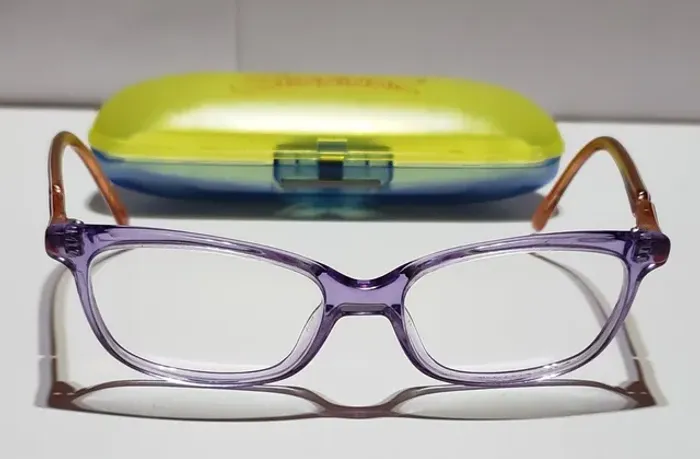 Oculos seventh street semi novo 