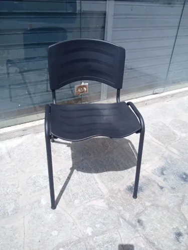 Cadeira fixa escritório em polipropileno 