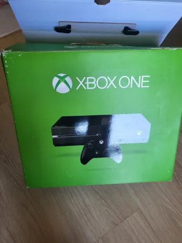 Xbox One + GTA V + Resident Evil