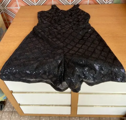 Macaquinho em strass preto - curto - tamanho P