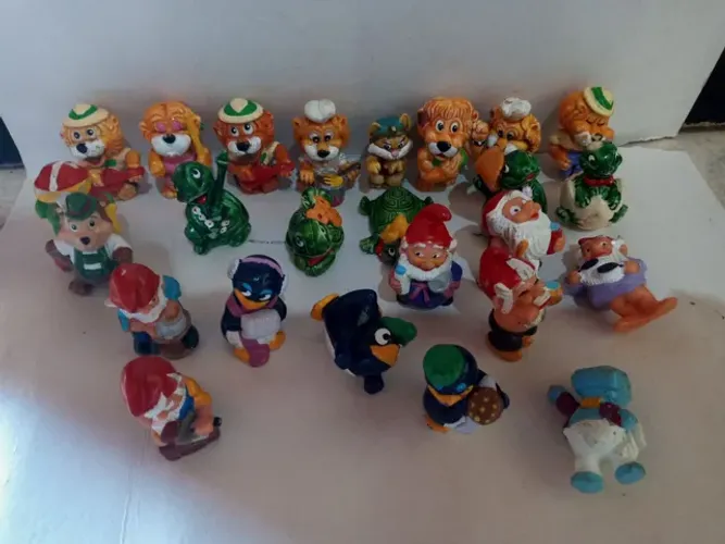 24 miniaturas kinder ovo anos 90 Anões Pinguins tartarugas Leões