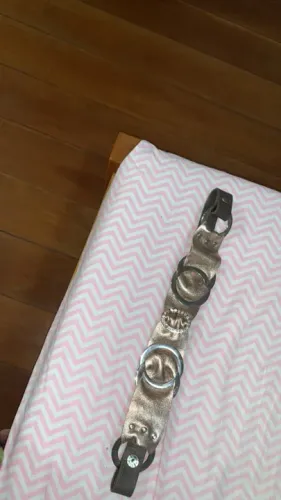 Cinto de couro dourado e marrom