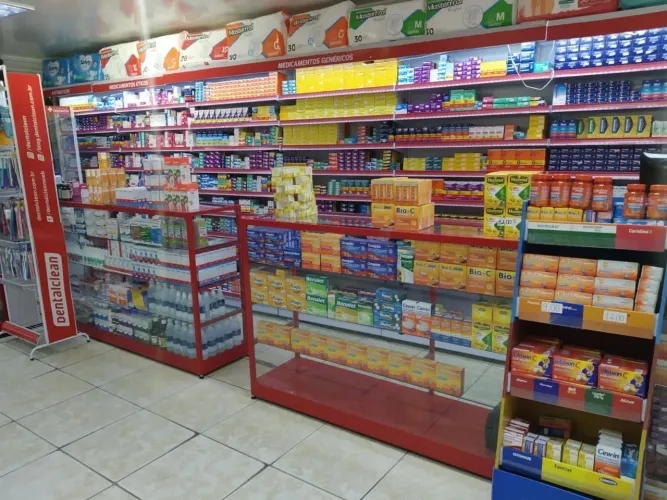 Vendo estrutura completa para farmácia de médio porte. Aceito proposta 