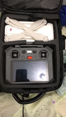 Drone fimi x8se 2022 v2 com o controle nomal e 3 baterias