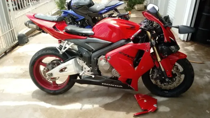 Sucata de moto para venda de peças Honda Cbr600Rr ano 2005 2006