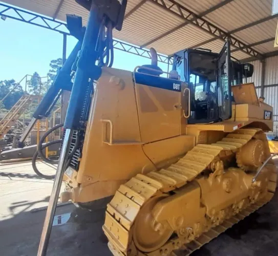 Trator de Esteira Caterpillar D8T ano 2019 com 9500 horas e único dono, em MG
