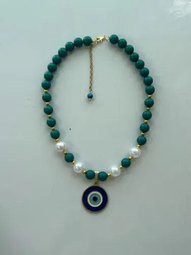 Colar modelo 12, com pingente. artesanal.