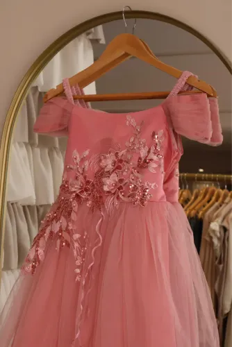 Vestido Infantil de Festa Rosa com Tule e Bordado em Pedrarias