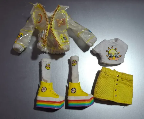Roupa Rainbow High Junior Sunny Madison - 7 peças