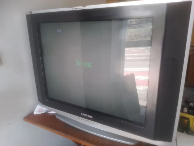 TV Samsung 29 tela plana, ótima para jogos retrô