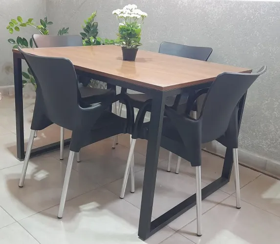 Mesa de jantar estilo/modelo industrial