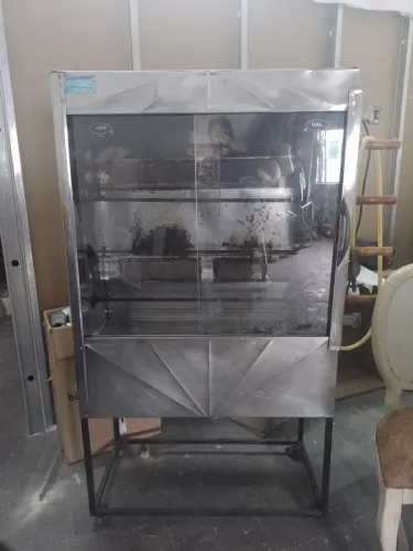 Máquina de frango (usada) acompanha 8 ganchos simples e 16 ganchos duplos ( usados 1 vez)
