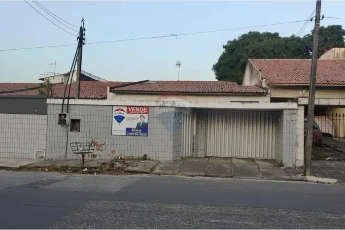 Casa Versátil: Conforto e Potencial Comercial!