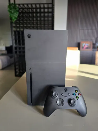 Xbox Series X 1TB em ótimo estado.