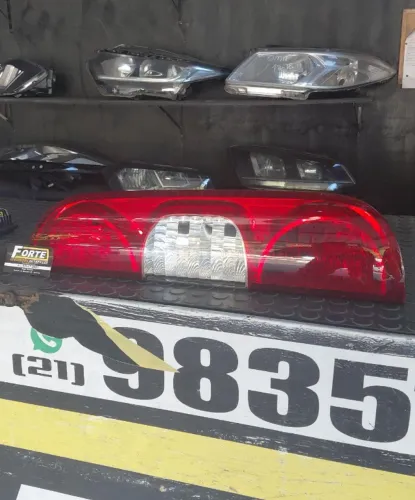 Lanterna direita da Fiat Fiorino e Doblo 2010 a 2018