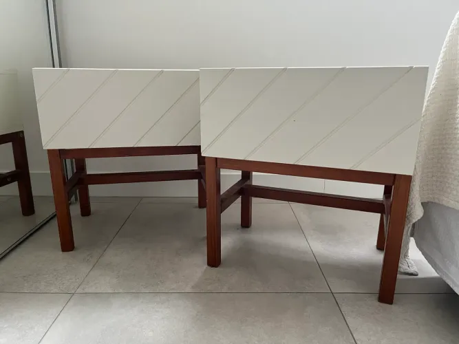 Mesa de cabeceira em madeira (2 unidades) 