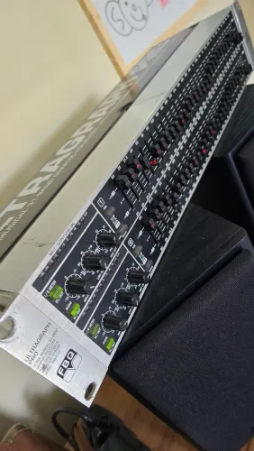 Equalizador Behringer Ultragraph Pro FBQ3102