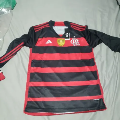 Camisa do Flamengo modelo 2024 manga comprida tamanho M com Patch da Libertadores