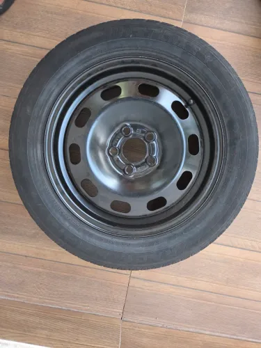 Aro 15 com pneu 185/60R15