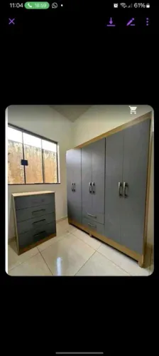 Armário de madeira com 6 portas e 2 gavetas