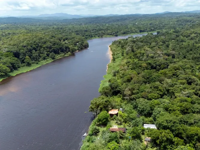 Fazenda de 34 hect., 300m no Rio de Contas, cachoeira e 10 quartos. Pronto para hospedagem