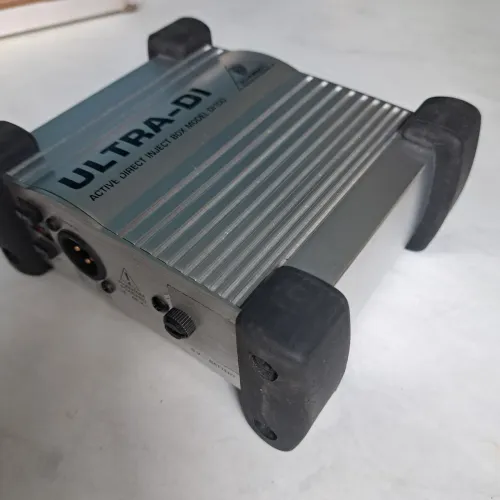 Direct box ativo behringer ultra 