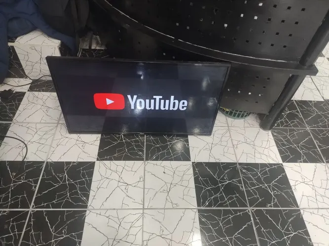 Vendo Smartv Aoc 32 polegadas top de linha com Wi-Fi integrado R$ 750,00