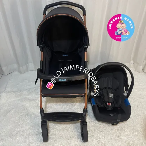 Carrinho de bebê com bebê conforto burigotto