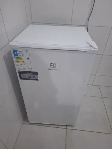 Frigobar Electrolux Em90 90l zero