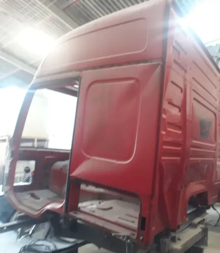 CABINE VOLVO FM - ANO 2017 - COM REPAROS NA LATERAL DIREITA