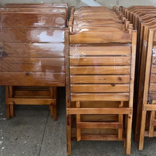 Conjunto de mesas e cadeiras de madeira dobráveis tenho a pronta entrega.