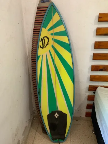 Prancha de surf 5?10 com quilhas de encaixe 