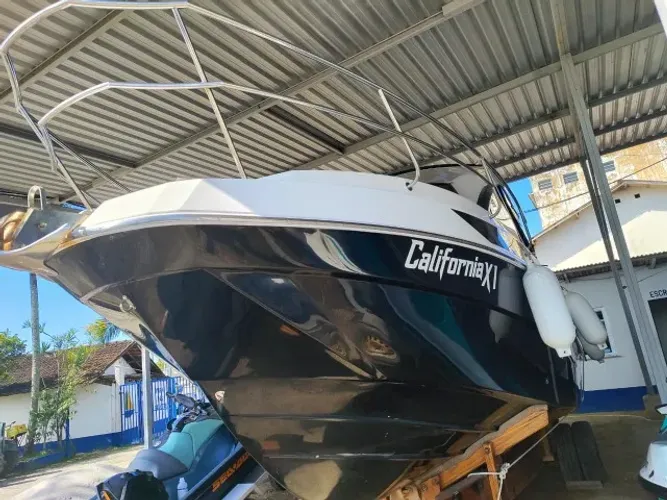 Lancha NX 340 - Ampla, Moderna e Super Conservada