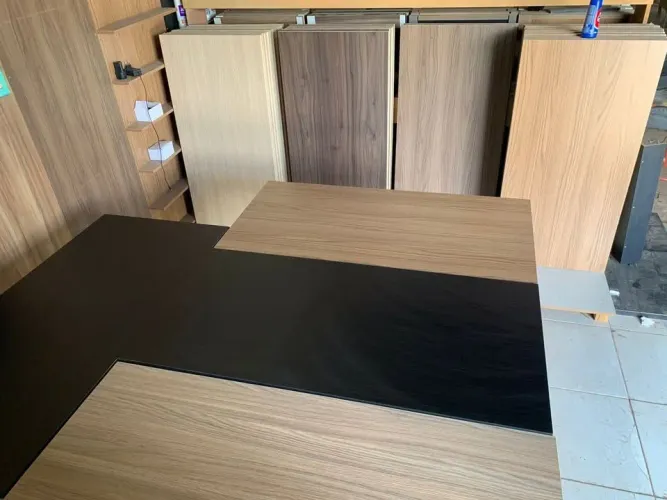 Escrivaninha reta sem gaveta 90x60  com Detalhes em Preto 7 cores disponíveis 