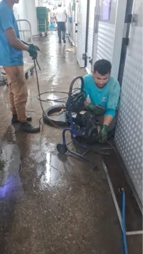 Desentupidora de pias, caixa de gordura, rede pluvial e etc 