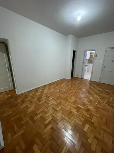 Imóvel para aluguel com 55 metros quadrados com 2 quartos em Leme - Rio de Janeiro - RJ
