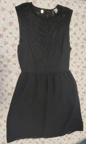 Vestido curto de festa, usado uma única vez