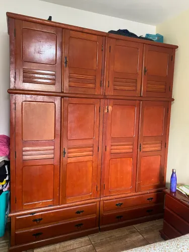 Guarda roupa e duas mesas de cabeceiras