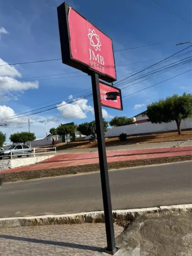 Poste de propaganda de loja
