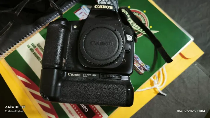 Canon 30D com grip e 1 bateria. Sem lente