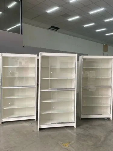 PRATELEIRA DE MDF COM PORTA DE VIDRO 