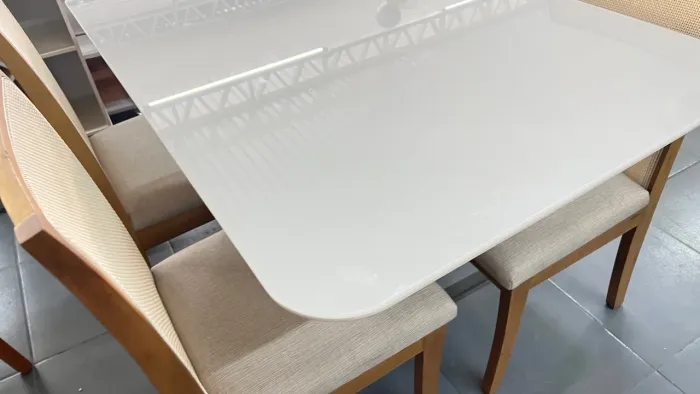 Mesa de Jantar Moderna com Tampo Branco Madeira