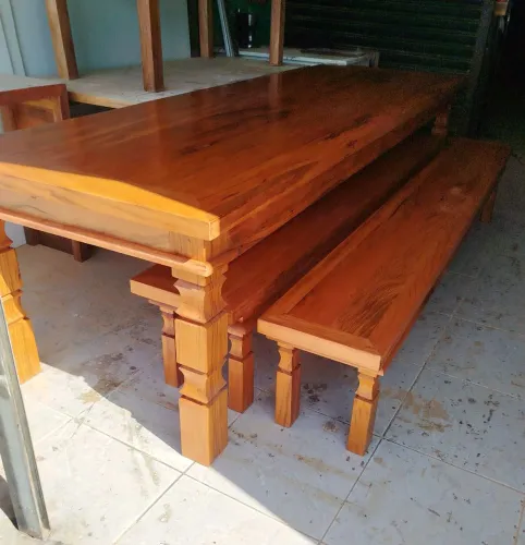 Mesa de peroba com bancos