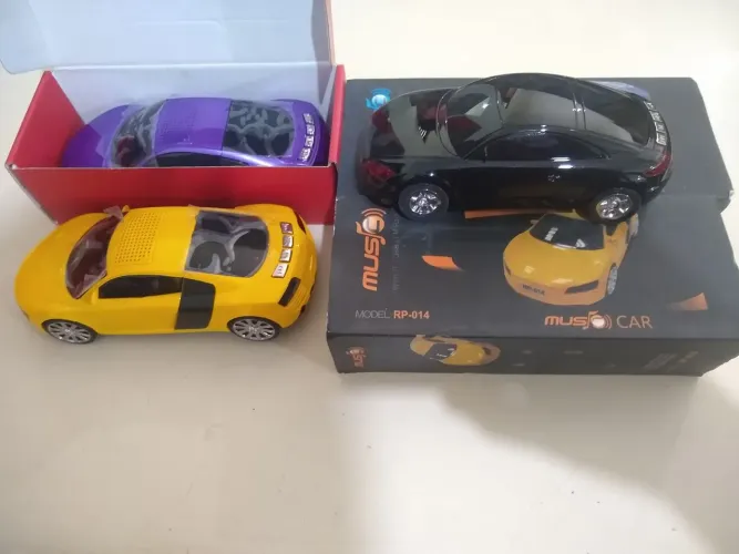 4 Carros de Brinquedo com Som e Luzes